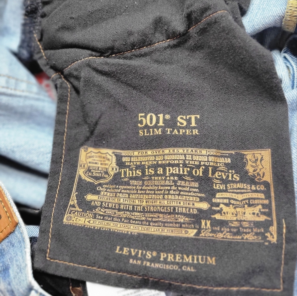 Levi's - Picture 7 of 11